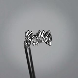 DONT BE KKT - that’s all i am gonna say / @annabaum_thejeweller meets @dark_concept_store 🖤🩷 Šperky od hvězdy české...